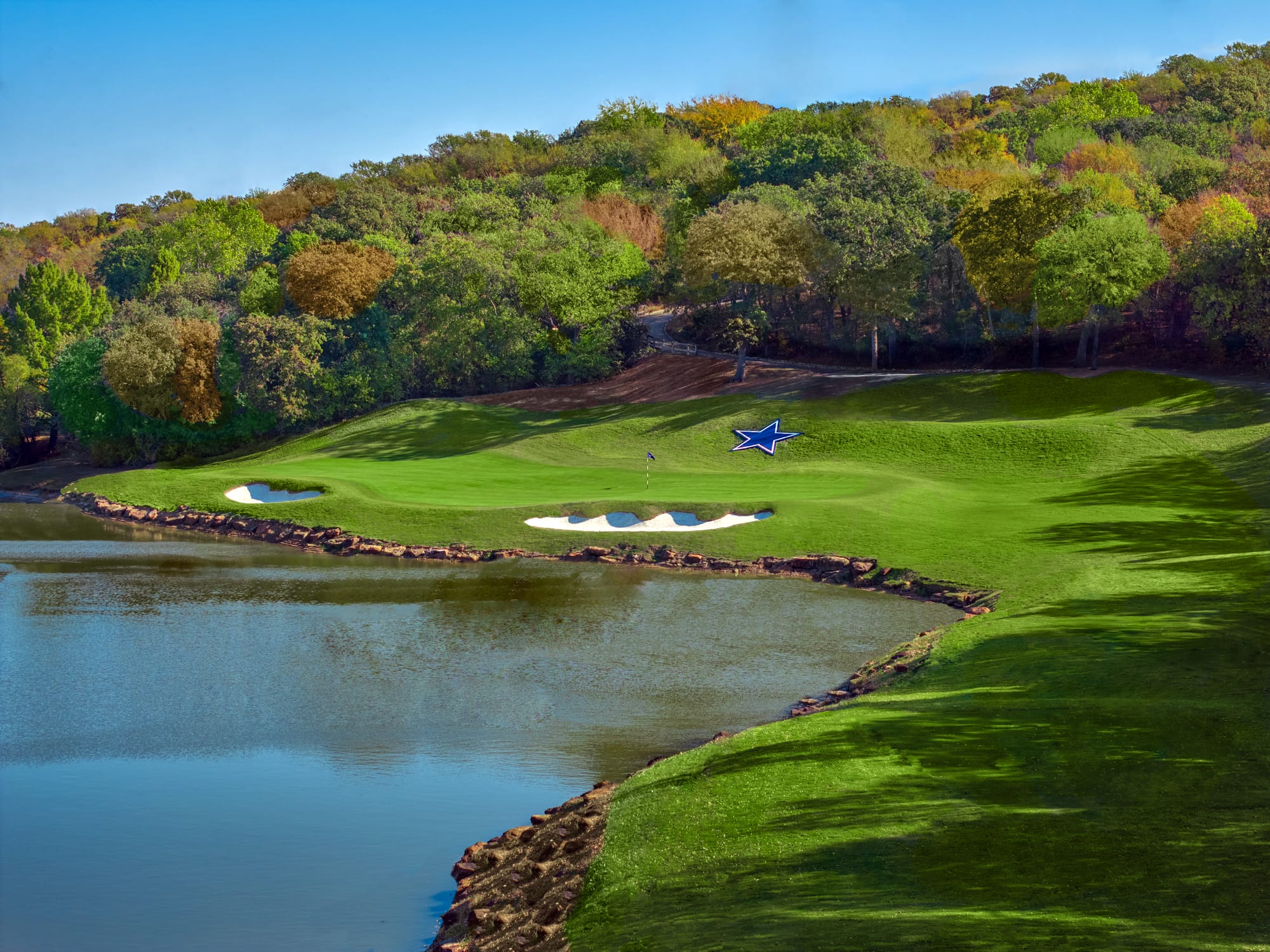 The Cowboys star looms over a green at Cowboys Golf Club - Photo: Arcis Golf
