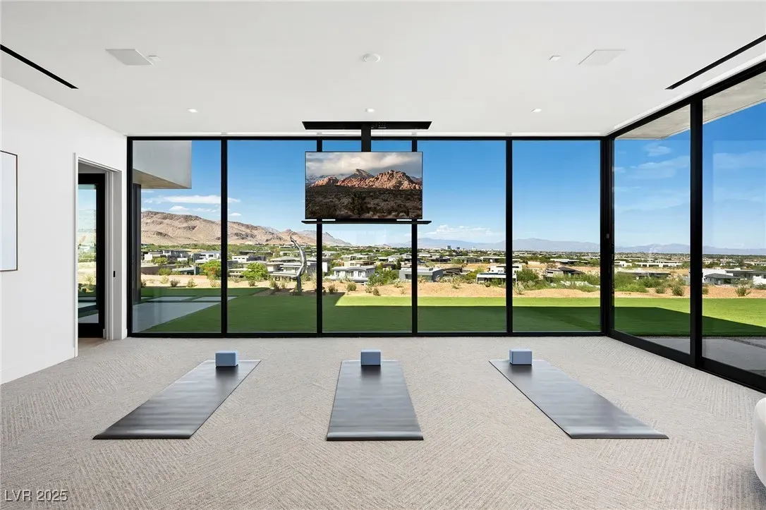 11588 Stardust Drive, The Summit Club, Las Vegas NV — courtesy Luxury Estates International