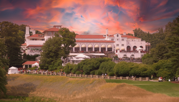 Congressional Country Club clubhouse, Bethesda, MD (2007). Photo: Carl Lindberg / Wikimedia Commons (CC BY 2.5)